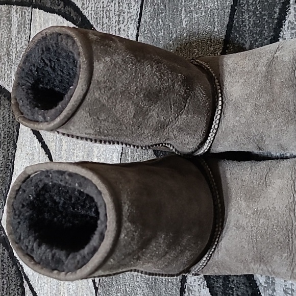 UGG AUSTRALIA CLASSIC SHORT BROWN LEATHER SHEEPSKIN BOOTS PRICE FIRM - Picture 4 of 13